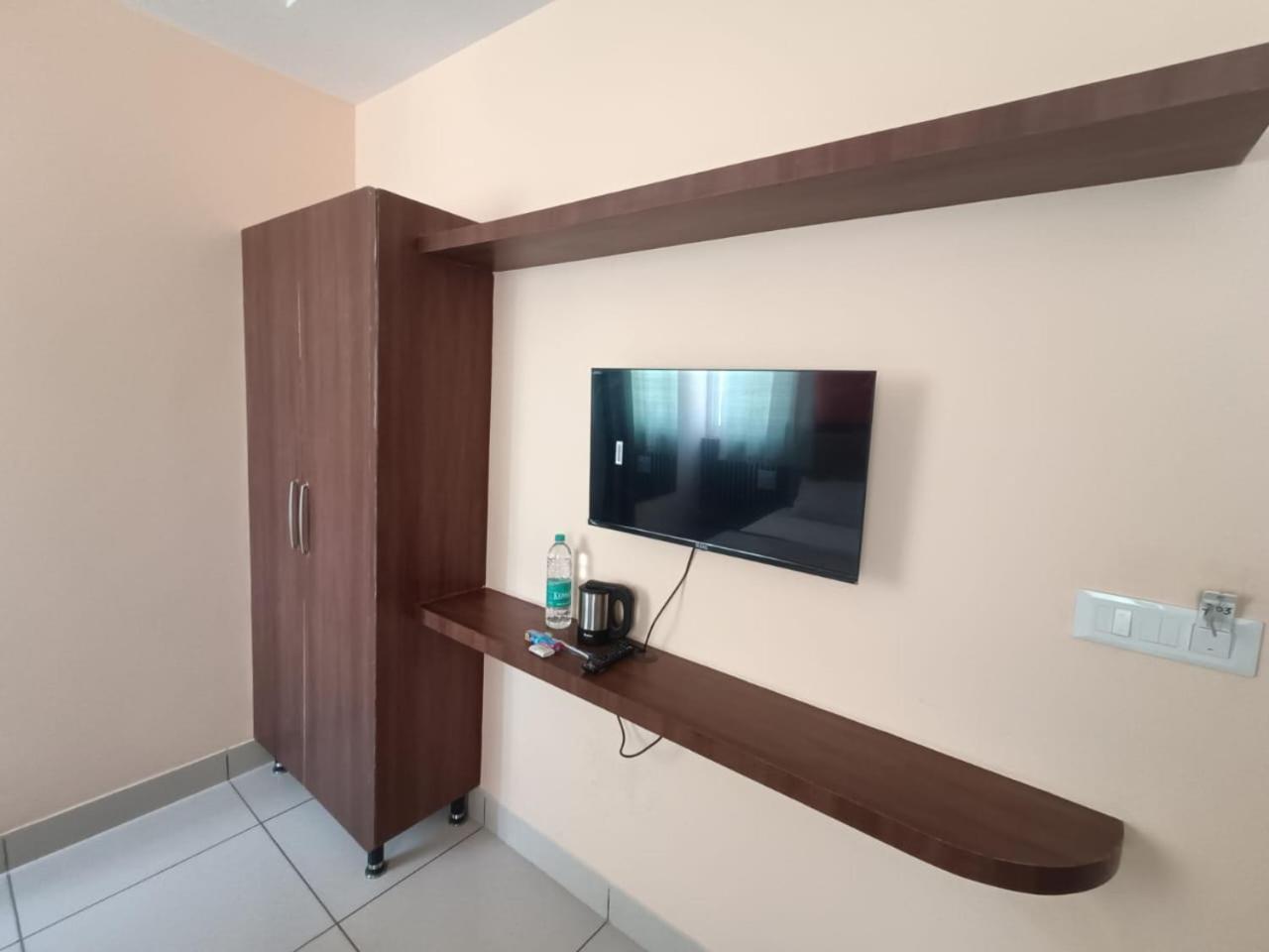 Om Hotel Rohtak ภายนอก รูปภาพ